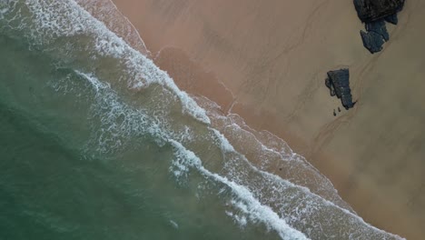 Cornwall-Beach-Von-Oben-Mit-Klarem-Wasser-Und-Sandstränden,-Großbritannien