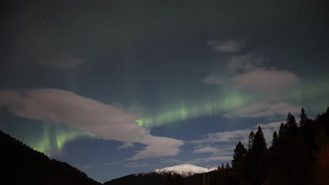 Green-band-of-Northern-Lights-lighting-western-Norway-sky,-normal-speed