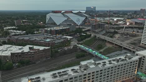 Mercedes-Benz-Mehrzweckstadion-Im-Stadtbild-Von-Atlanta,-Georgia,-USA