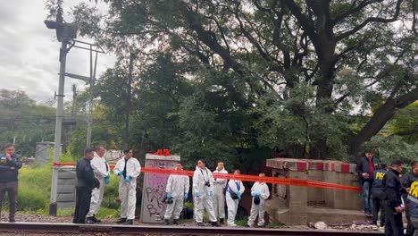 Rescue-workers-at-site-of-train-accident-by-Buenos-Aires,-close-pan