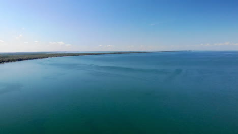 Aerial-panoramic-footage-of-beautiful-Lake-Huron-near-Caseville,-Michigan-in-the-summer