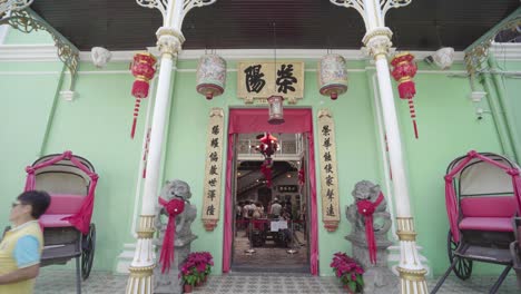 Annäherung-An-Die-Außenaufnahme-Des-Herrenhauses-Penang-Peranakan-In-Penang,-Malaysia