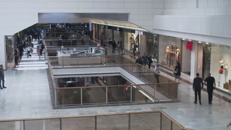 Innenraum-Des-Einkaufszentrums-Brent-Cross-Im-Norden-Von-London-Mit-Menschen-Beschäftigt