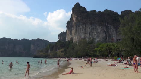 The-beach-of-Bamboo-island