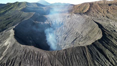 The-amazing-Mount-Bromo-volcano-located-in-Java,-Indonesia