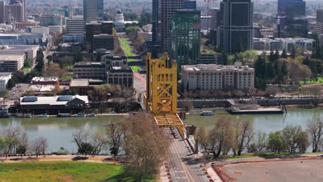 Slow-panning-drone-aerial-shot-of-the-Tower-Bridge-in-Sacramento,-California