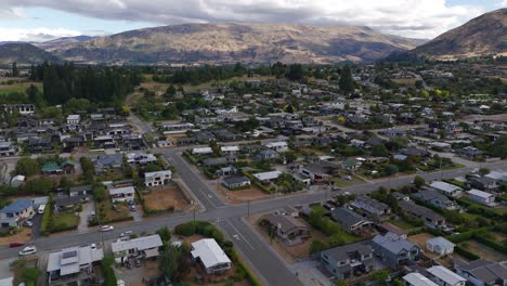 Suburb-Residential-area-of-Wanaka-town-in-New-Zealand