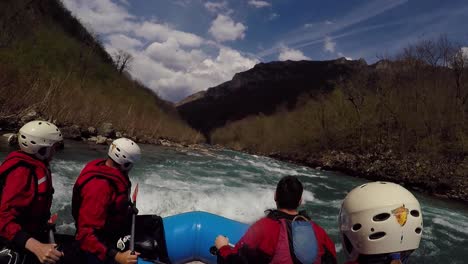 Water-goes-into-the-raft-boat-while-rafting-on-whitewater,-paddler-point-of-view