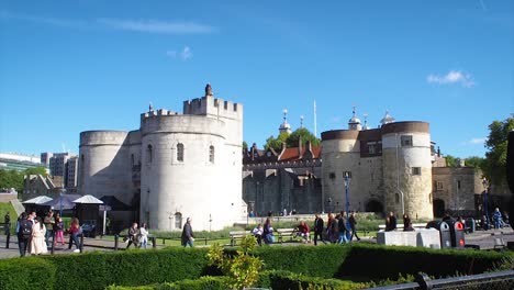 Außenansicht-Des-Tower-Of-London,-Des-Königlichen-Palastes-Und-Der-Festung-Ihrer-Majestät