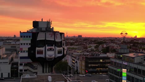 Neuer-Tag-Am-Frühen-Morgen,-Stadt-Berlin-Fernsehturm-Orangefarbener-Himmel-Sonnenaufgang