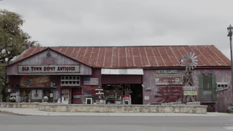 Front-of-Old-Town-Depot-Antiques-with-some-traffic-passing