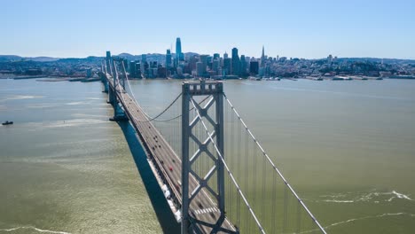 Hyperlapse-Von-Autos,-Die-Auf-Der-Bay-Bridge-Von-Oakland-Nach-San-Francisco-Pendeln