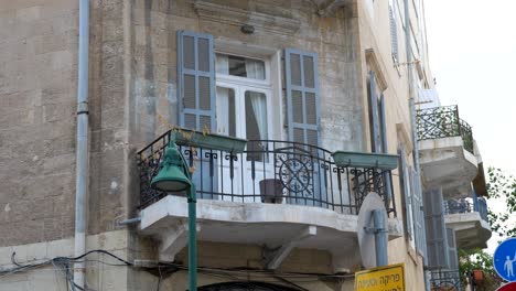 Balkon-In-Einem-Alten-Gebäude-In-Tel-Avivs-ältester-Stadt