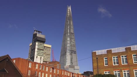 The-Shard-Skyscraper-in-London-Bridge,-City-of-London-on-a-beautiful-day-with-no-Clouds-in-the-Sky,-United-Kingdom