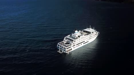 Fiji---Mantaray-Island-Cruise-Ship-2