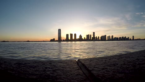 Timelapse:-Horizonte-De-Nueva-York-Contra-Un-Sol-Poniente