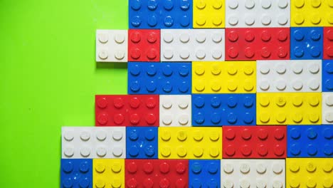 Stop-Motion-Übergang-Mit-Legos,-Draufsicht,-Mit-Grünem-Bildschirm-Im-Hintergrund