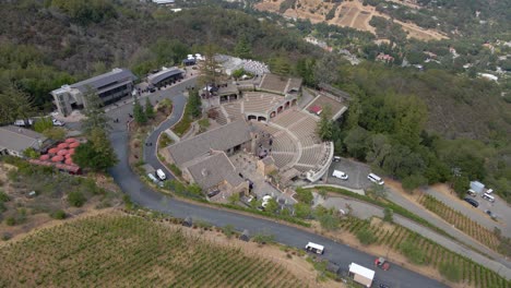 Vista-Aérea-Alrededor-De-La-Bodega-De-Montaña-En-Silicon-Valley,-California---órbita,-Disparo-De-Drones