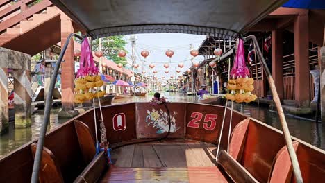 Parte-Decorada-En-El-Mercado-Flotante-De-Bangkok.