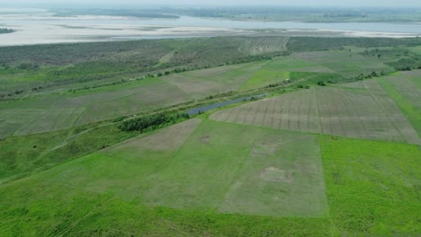 Toma-De-Vista-De-Drone-De-La-Isla-Fluvial-Más-Grande-De-Asia,-La-Isla-Majuli