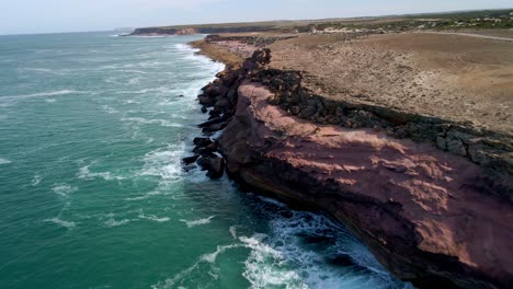 Meereswellen-Brechen-Gegen-Die-Felsige-Küste-Und-Die-Klippen-Von-Talia-In-Südaustralien