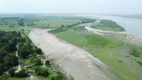 Toma-De-Vista-De-Drone-De-La-Isla-Fluvial-Más-Grande-De-Asia,-La-Isla-Majuli