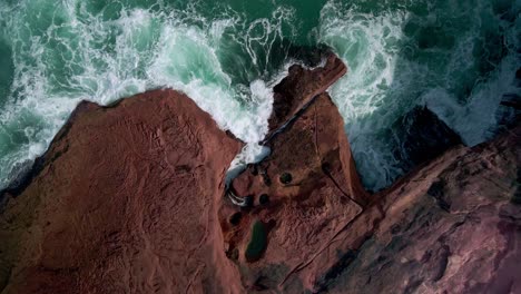 Schäumende-Wellen-Brechen-An-Der-Küste-Von-Talia-In-Südaustralien