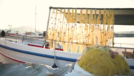 Barco-De-Pesca-En-La-Isla-De-Paros