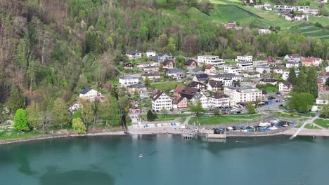 The-town-of-Walenstadt-on-the-shores-of-Lake-Walensee