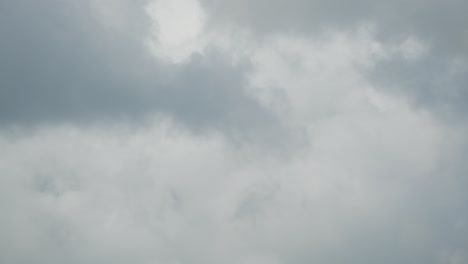 Dynamic-timelapse-of-swiftly-moving-clouds-on-a-bright-sunny-day,-ideal-for-depicting-changing-weather