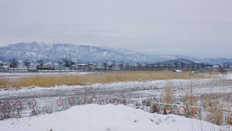 Campo-De-Higashine-En-La-Región-Rural-De-Tohoku,-En-El-Norte-De-Japón,-Escena-De-Invierno.