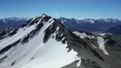 Panoramablick-Auf-Die-Schneebedeckten-Berge-Neuseelands