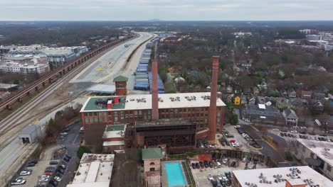 Antena-De-Viviendas-Comunitarias-De-Colbtown-De-Atlanta-Y-Barrio-De-La-Ciudad,-Lofts-De-Fábrica-De-Algodón-Fulton-E-Instalaciones-Masivas-De-Astilleros-De-Envío,-Georgia,-Estados-Unidos