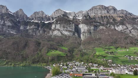 La-Vida-En-La-Pequeña-Ciudad-De-Walenstadt-En-El-Cantón-De-San