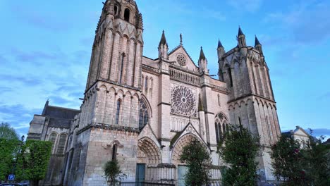 Kathedrale-Von-St.-Peter-Oder-Pierre-In-Der-Stadt-Poitiers,-Frankreich