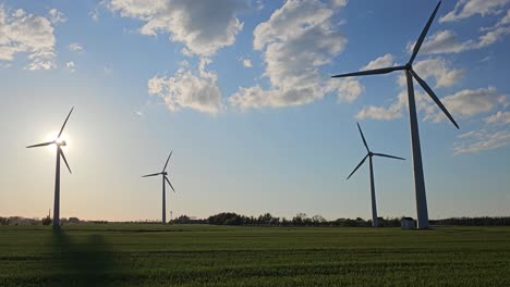 Turbinas-Eólicas-En-La-Zona-Rural-De-Dinamarca
