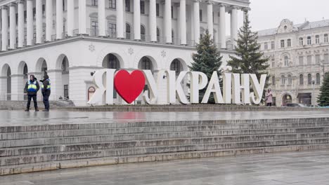 I-love-Ukraine-sign-with-red-heart-and-security-guards-at-Independence-square