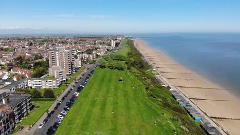 Volando-Revela-Una-Foto-De-Frinton-Beach-En-Essex,-Reino-Unido