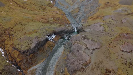 Feuchter-Skutafoss-Wasserfall-Canyon,-Erodiert-Durch-Wasser-Und-Gletscher,-Island