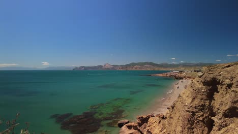 Crimea,-Cabo-Megan,-Surfistas-Con-Una-Vela-Atravesando-Las-Aguas-Verdes-Del-Mar-Negro-En-Primavera-4k