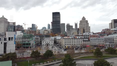 Luftbild-Der-Skyline-Des-Historischen-Viertels,-Des-Alten-Hafens-Der-Stadt-Montreal,-Quebec,-Kanada