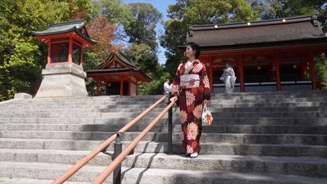Fushimi-Inari,-El-Santuario-Del-Laberinto-Toriis-En-Kyoto