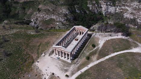 Birds-Eye-Aerial-View-Above-Temple-of-Segesta,-Ancient-Greek-and-Elymian-Ruins