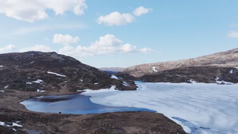 Panorama-Of-Mountain-Range-With-Frozen-Lake-On-A-Bright-Day-In-Norway