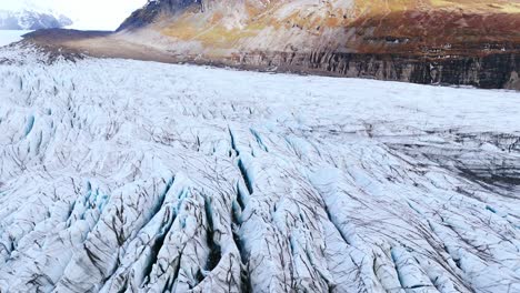 Schroffer-Eisschub-Im-Gletschertal-Svinafellsjökull-In-Island