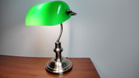 The-Green-Reading-Lamp-as-the-Ultimate-Décor-Statement-Piece