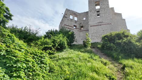 Kazimierz-Dolny-Royal-Castle,-4k.-Steady-view