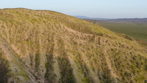 Die-Wunderschönen-Umrisse-Des-Carrizo-Plain-Foothills-Nationalpark