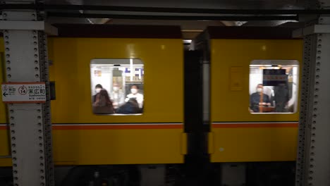 Equipaje-De-Tren-En-Japón,-Estación-De-Metro-En-Japón,-Bolsas-De-Metro