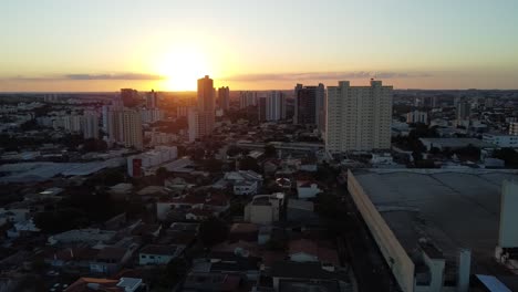 Traveling-sunset-paradise-at-Presidente-Prudente,-city-of-state-of-São-Paulo
